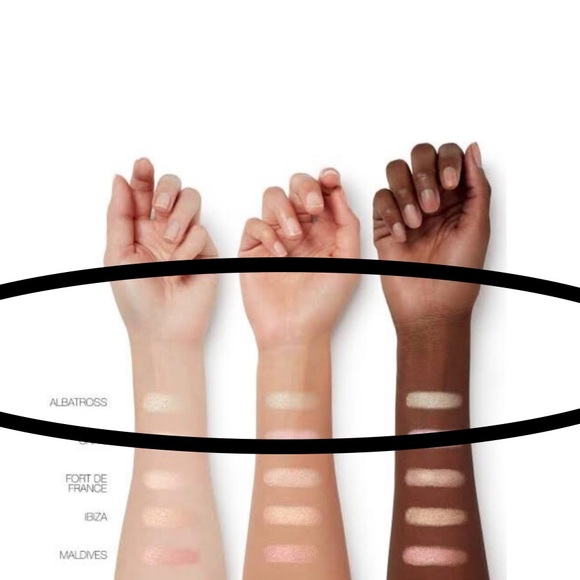 NARS Highlighting Powder in Celeb Fave Albatross - Picture 5 of 8